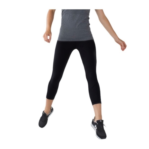 Lululemon Pace Rival Crop, Black, Size 6 - Picture 8 of 13